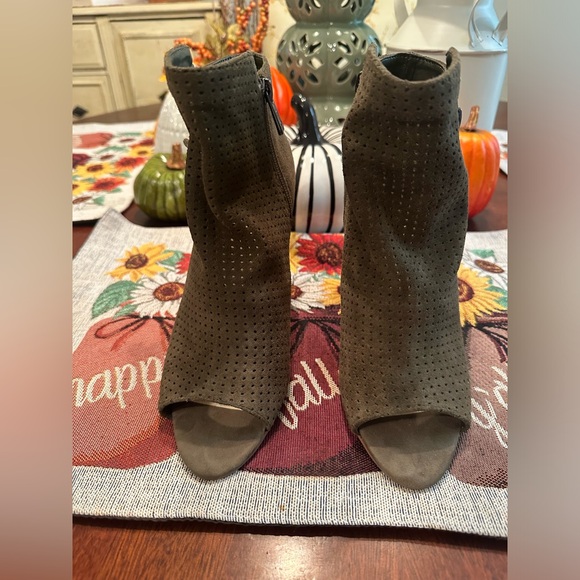 Jessica Simpson Booties size 7.5m - Picture 1 of 5